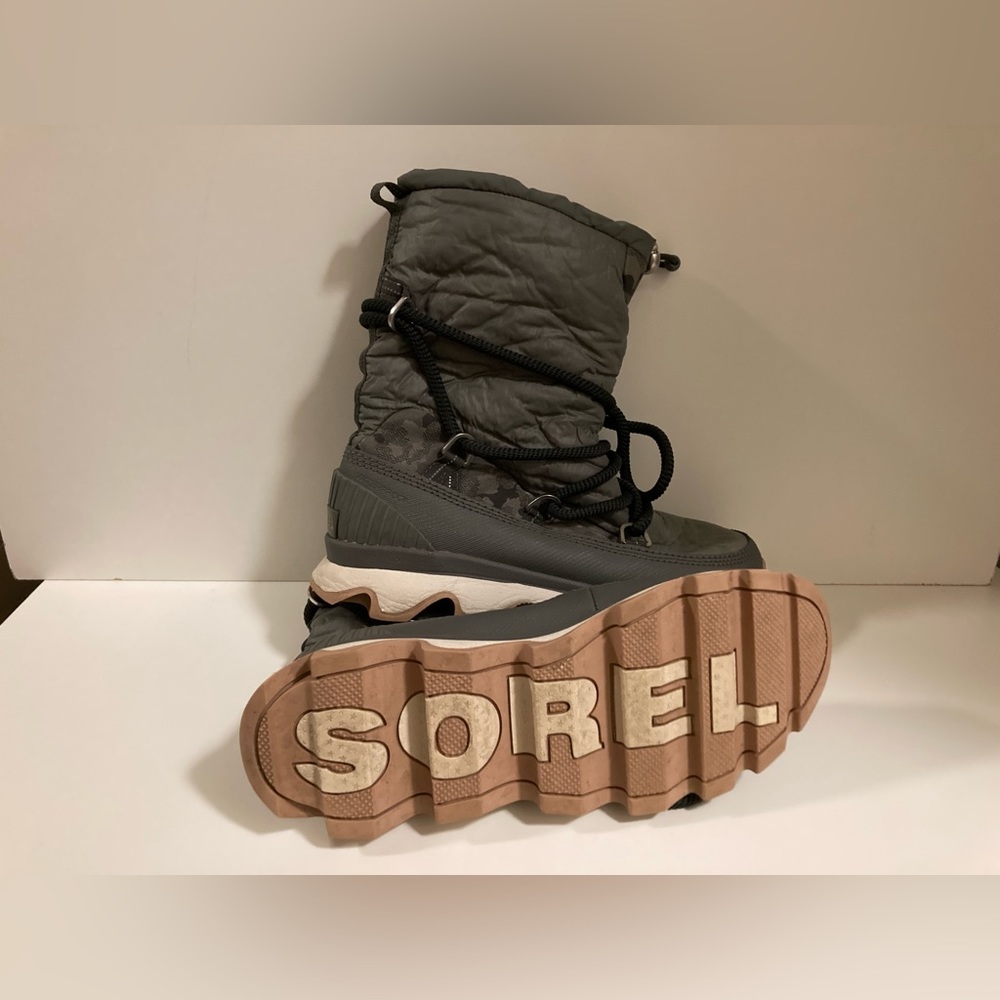 New without tags…Sorel winter boots size 8 gray with camo accents